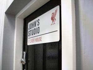 Certifikát, hodnocení, plakát nebo jiný dokument vystavený v ubytování John's Studio @ Liver House