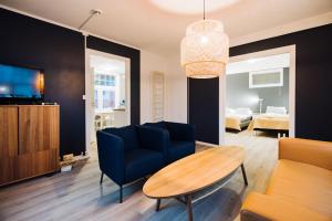 a living room with a blue couch and a table at Villa Svolvær in Svolvær