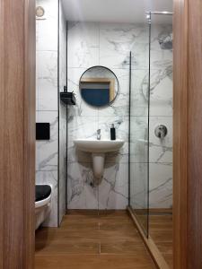 A bathroom at Borovets Forest view (A56)