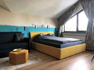 A bed or beds in a room at Borovets Forest view (A56)