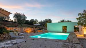 The swimming pool at or close to TRULLO SANTA PAZIENZA 6&3, Emma Villas