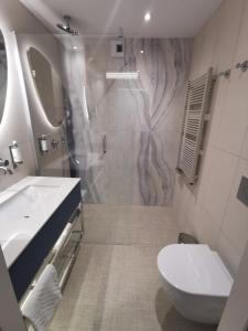 Ванная комната в Hotel Zhong Hua