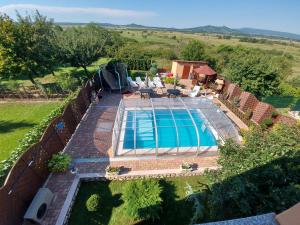 an overhead view of a swimming pool in a backyard at Fenyves Vendèghàz in Tapolca