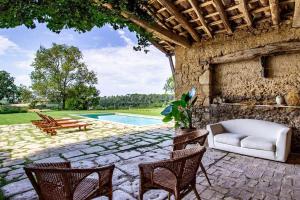 Bazén v ubytovaní MASÍA CAN GRAU habitaciones con desayuno inlcuido alebo v jeho blízkosti