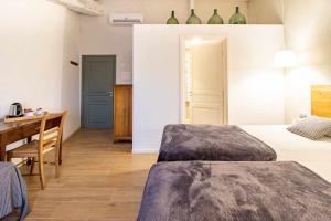 Posteľ alebo postele v izbe v ubytovaní MASÍA CAN GRAU habitaciones con desayuno inlcuido