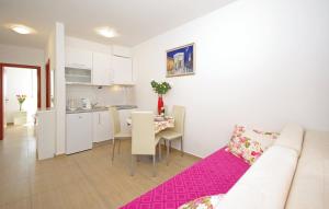 Kuchyňa alebo kuchynka v ubytovaní Apartmani Mila Brela