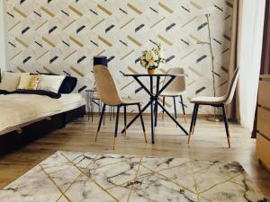 Posteľ alebo postele v izbe v ubytovaní Marble