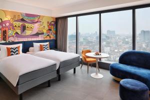 ibis Styles Jakarta Tanah Abang客房内的一张或多张床位
