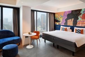 ibis Styles Jakarta Tanah Abang客房内的一张或多张床位