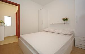 Posteľ alebo postele v izbe v ubytovaní Apartmani Mila Brela