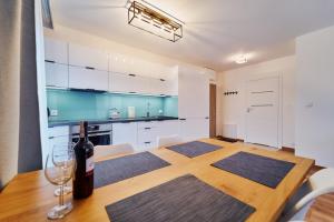 Kuchyňa alebo kuchynka v ubytovaní LAGUNA Apartament Polanica Residence 48