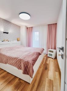מיטה או מיטות בחדר ב-LAGUNA Apartament Polanica Residence 48