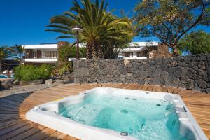 Bazén v ubytování Villa VIK - Hotel Boutique nebo v jeho okolí