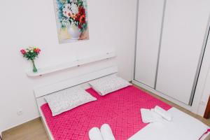 Posteľ alebo postele v izbe v ubytovaní Apartmani Mila Brela