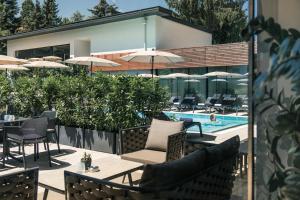 Bazén v ubytování Vulkanlandhotel Legenstein nebo v jeho okolí