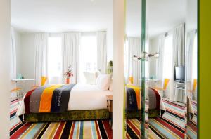 Giường trong phòng chung tại Hotel DeBrett