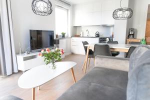 Kuchyňa alebo kuchynka v ubytovaní AL-DOM apartamenty Apartament Stjarne w spokojnej okolicy