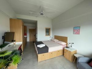 a bedroom with a bed and a couch at Rayong Condochain by Rick in Rayong