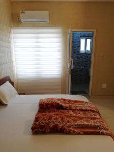 Llit o llits en una habitació de Hôtel Saint Lazaros