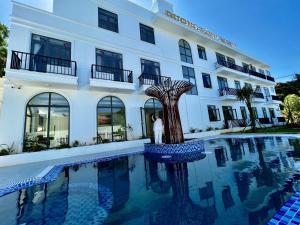Bazén v ubytování Dương Đông Hotel nebo v jeho okolí