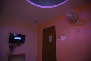 TV a/nebo společenská místnost v ubytování Hotel Dooars Mountain