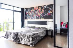 Ibiza Rocks Hotel - Adults Only tesisinde bir odada yatak veya yataklar