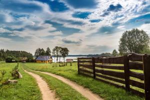 Gallery image of Saullēkti ozolos pie Ežezera in Ezernieki