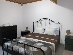 A bed or beds in a room at Casa do Julien Mountain Experience