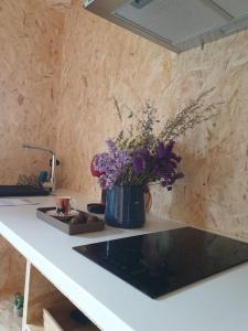a vase of flowers sitting on a counter in a kitchen at Refúgio do Sobreiro in Cabeceiras de Basto