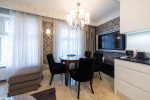Telewizja i/lub zestaw kina domowego w obiekcie Luxury Apartments - Wroclaw Old Town - Wrocław Rynek
