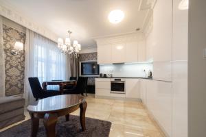 Kuchnia lub aneks kuchenny w obiekcie Luxury Apartments - Wroclaw Old Town - Wrocław Rynek