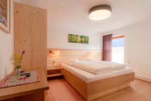 Postel nebo postele na pokoji v ubytování Haus Edmund