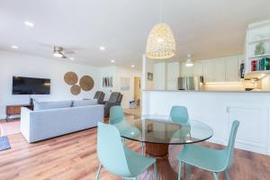 TV/trung tâm giải trí tại Emmalani 423 condo