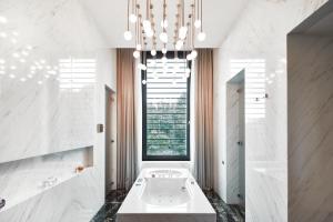 Kopalnica v nastanitvi The Dolder Grand - City and Spa Resort Zurich