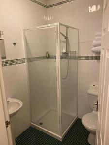 Koupelna v ubytování Rossdene House