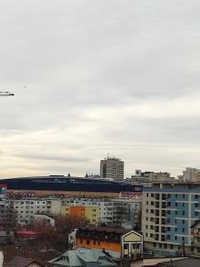 vista su una città con treno in lontananza di Sophia Central Studio a Iaşi