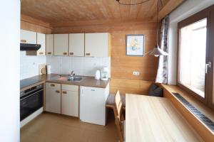 Kuchyň nebo kuchyňský kout v ubytování Ferienwohnung Petra Natter