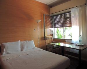 Een bed of bedden in een kamer bij Pocitos Private Room