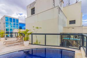 A piscina em ou perto de Flat Hotel Transamérica - Rua Bela Cintra