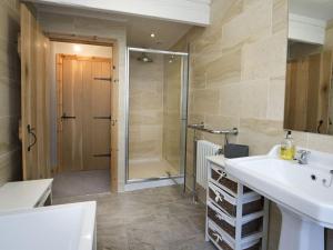 Koupelna v ubytování Exquisite Bronte Country Cottage - Free Parking + 4 fotografie