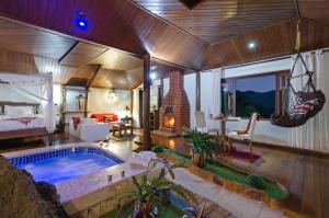 Swimmingpoolen hos eller tæt på Aldebaran Pousada