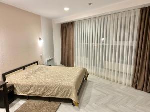 Postel nebo postele na pokoji v ubytování Mark Plaza Hotel