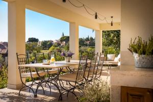 Vonkajšia záhrada v ubytovaní Villa Terrarossa - Luxury Istrian Villa near Poreč