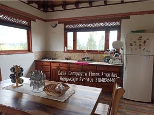 Dapur atau dapur kecil di Casa Campestre Flores Amarillas