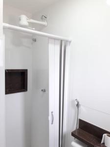 a bathroom with a shower with a glass door at Casa em Costazul - Rio das Ostras in Rio das Ostras