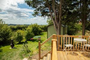 Balkón nebo terasa v ubytování Abbey Farm Glamping & Cottage