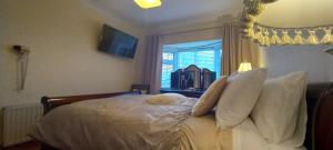 Postel nebo postele na pokoji v ubytování Woodhaven Manor h91rc9d