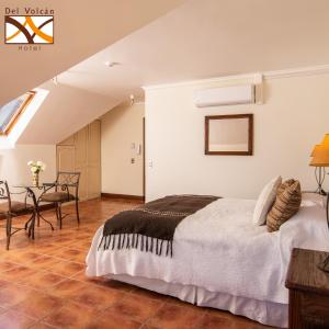 Postel nebo postele na pokoji v ubytování Hotel del Volcán