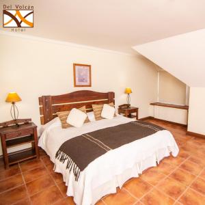 Postel nebo postele na pokoji v ubytování Hotel del Volcán