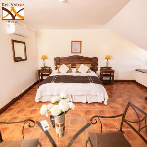 Postel nebo postele na pokoji v ubytování Hotel del Volcán